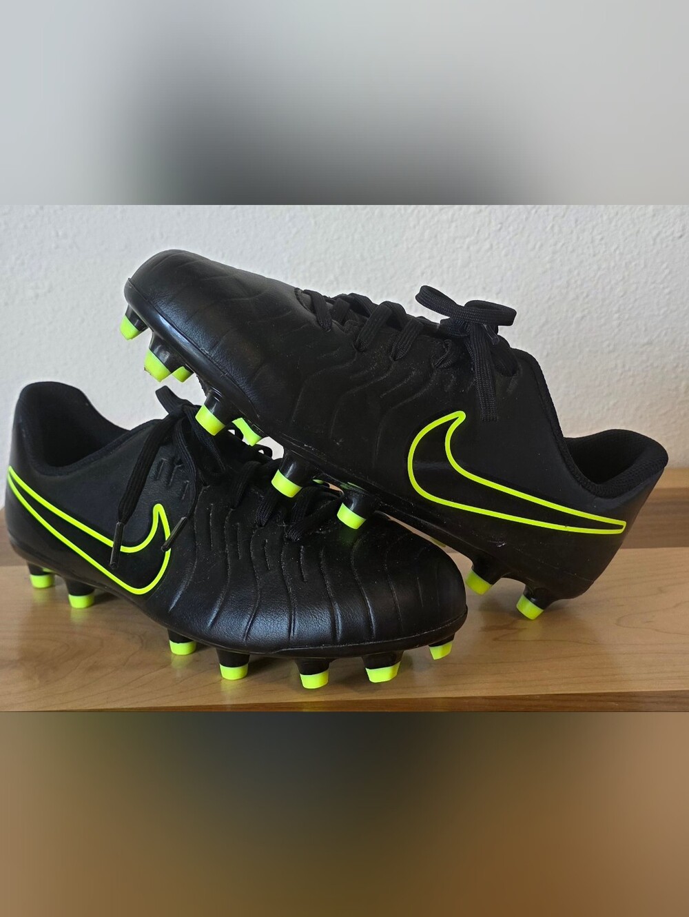 Nike Kids Black & Neon Soccer Cleats
